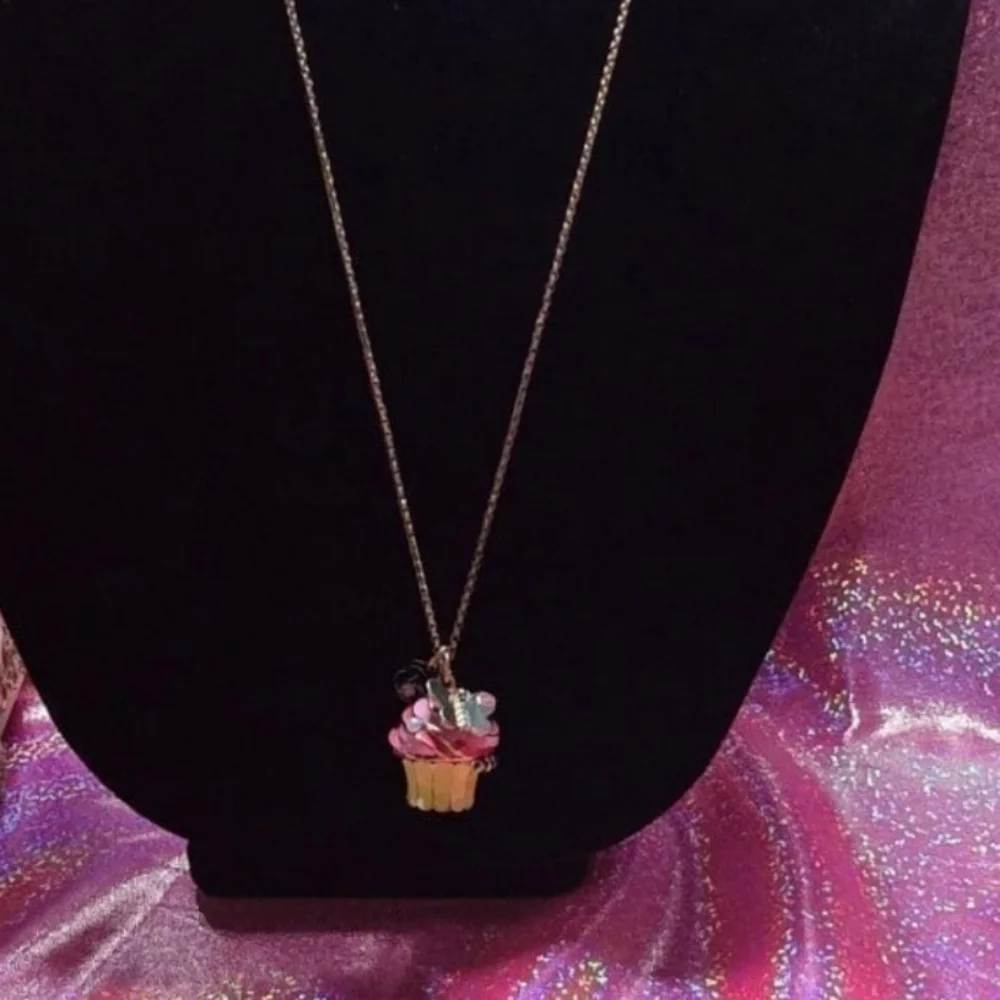 Betsey Johnson Trolls cupcake locket necklace! NWT! - Picture 11 of 12